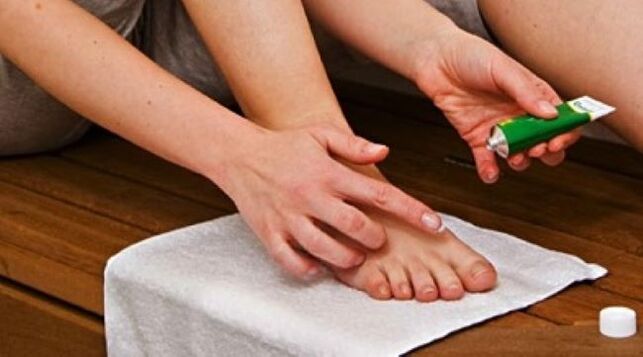 leczenie grzybicy paznokci maścią